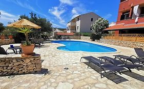 Luxurious 2 Bedroom Apartment With Terrace And Pool